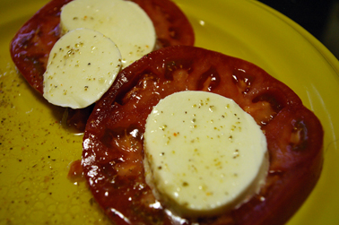 トマトのモッツァレラチーズのせ (2010-05-23)